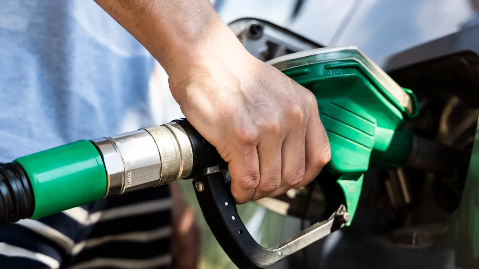 Правительство Италии планирует продлить льготный акциз на топливо — Bloomberg