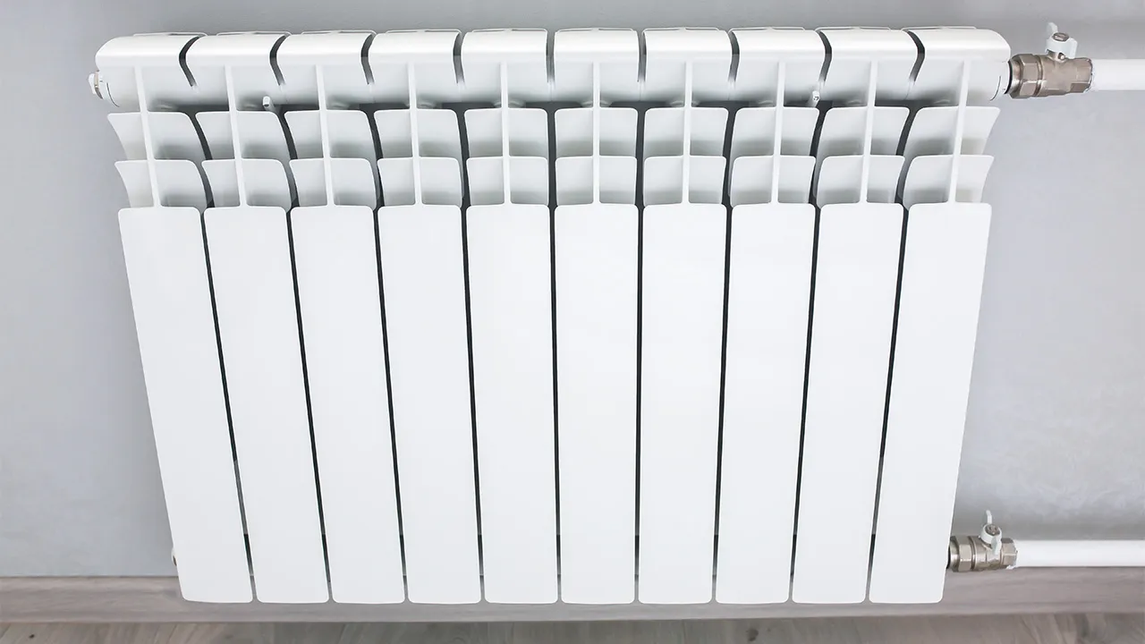 Відновлення тепла у Києві: комунальники повернули опалення до 1100 будинків за добу