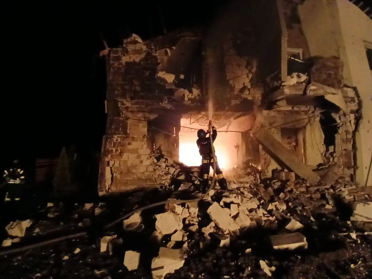 Дрони атакували Київщину: постраждала жінка, знищено авто