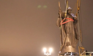 Велика мережа банкоматів у Польщі додала меню українською мовою