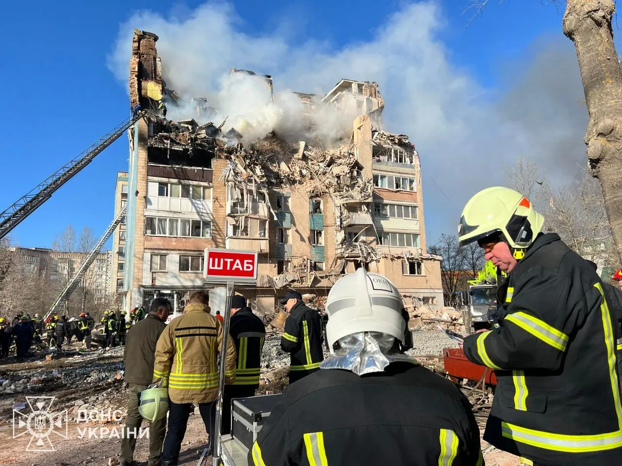 Фото: Кількість загиблих від російського удару по Тернопілю зросла до 19