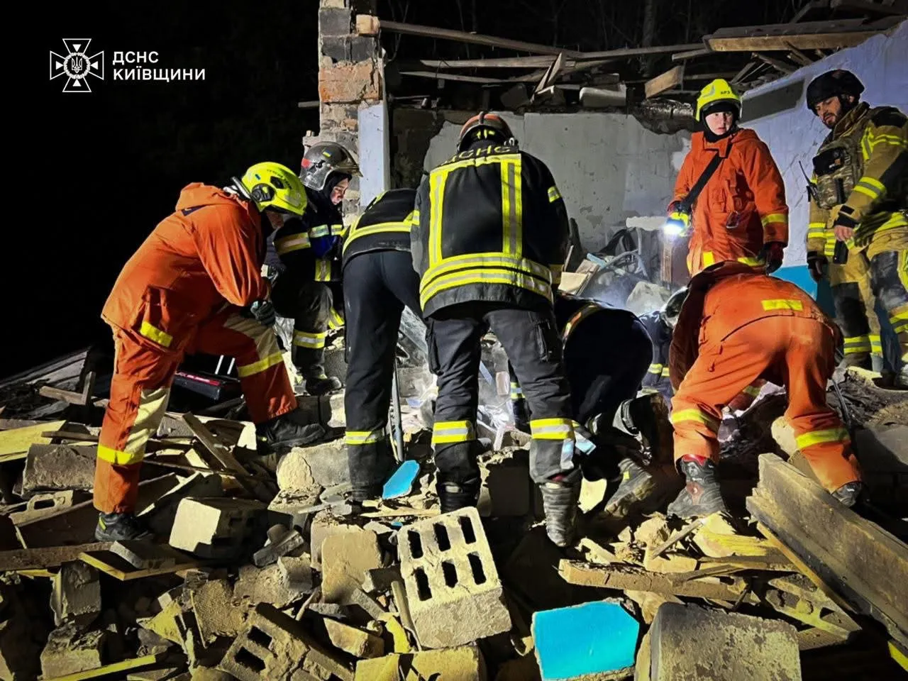 У столиці працюють центри допомоги для жертв нічної атаки