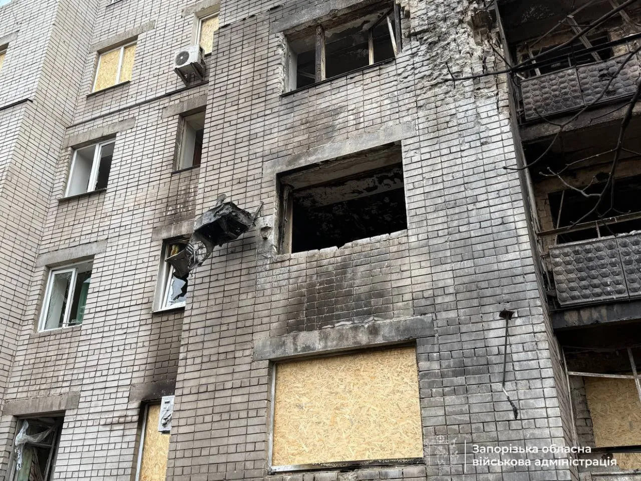 У Запоріжжі пошкоджено понад 50 будинків після обстрілу