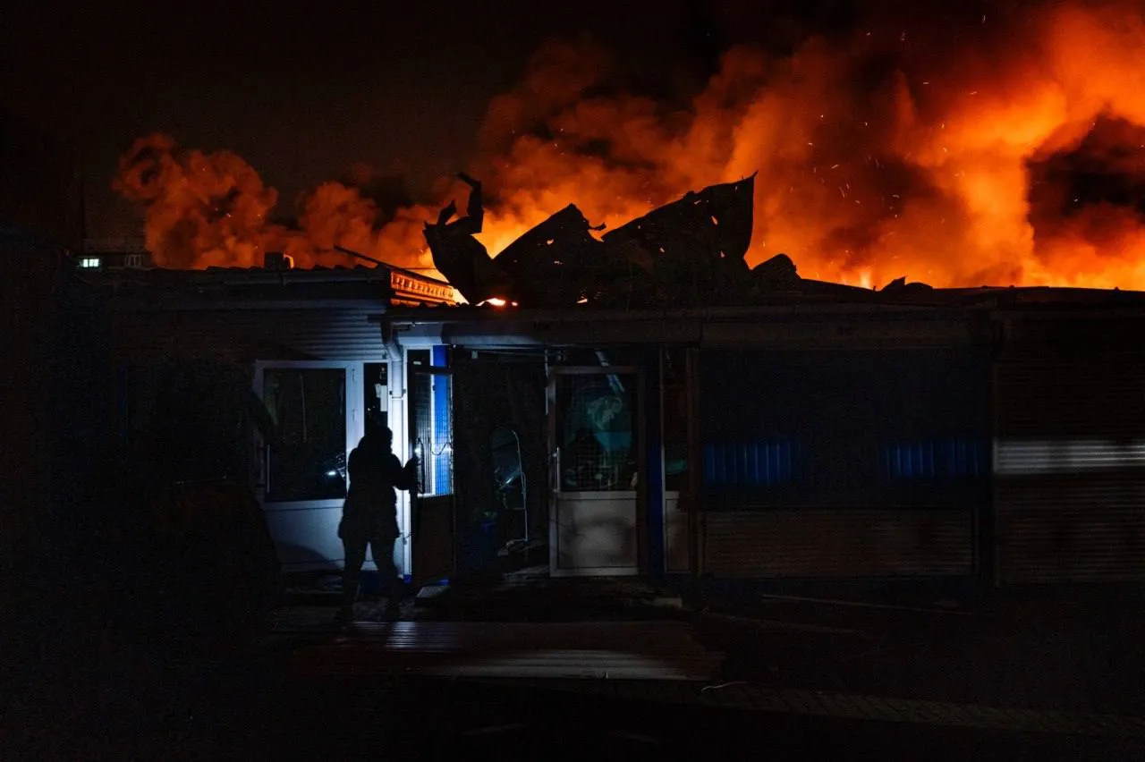 Фото: Окупанти ракетним ударом спалили ринок у Краматорську