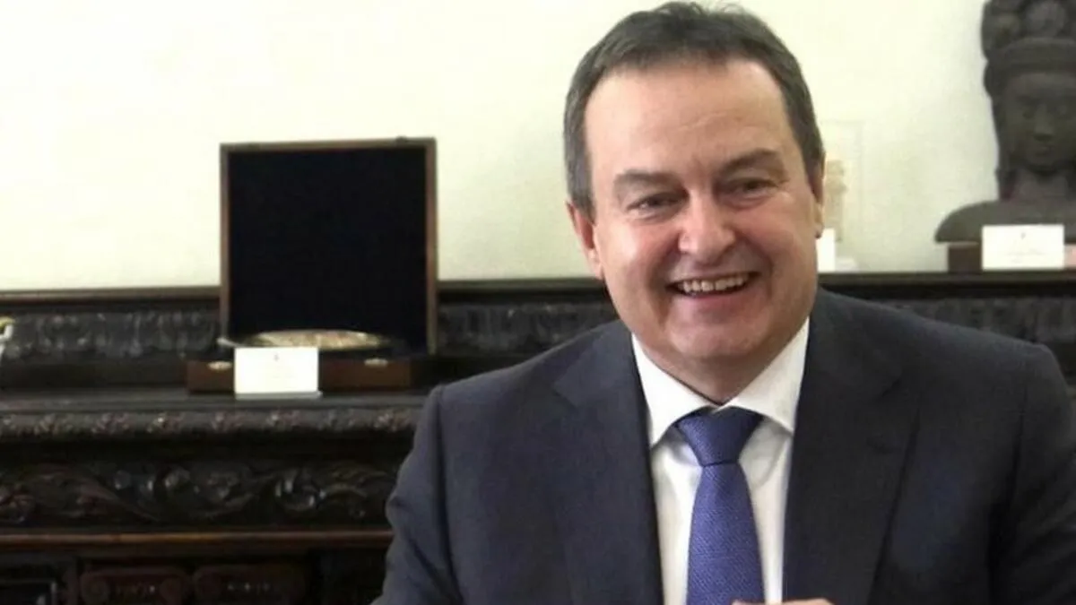 Очільника МВС Сербії Івіцу Дачича госпіталізували з важкою пневмонією — Blic