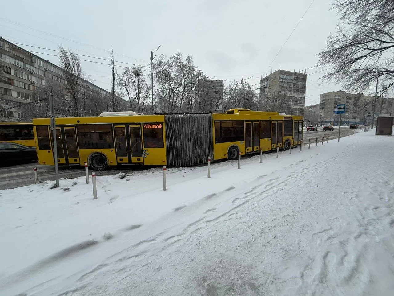 Відео: У яких екстремальних погодних умовах працює транспорт 9 січня у Києві