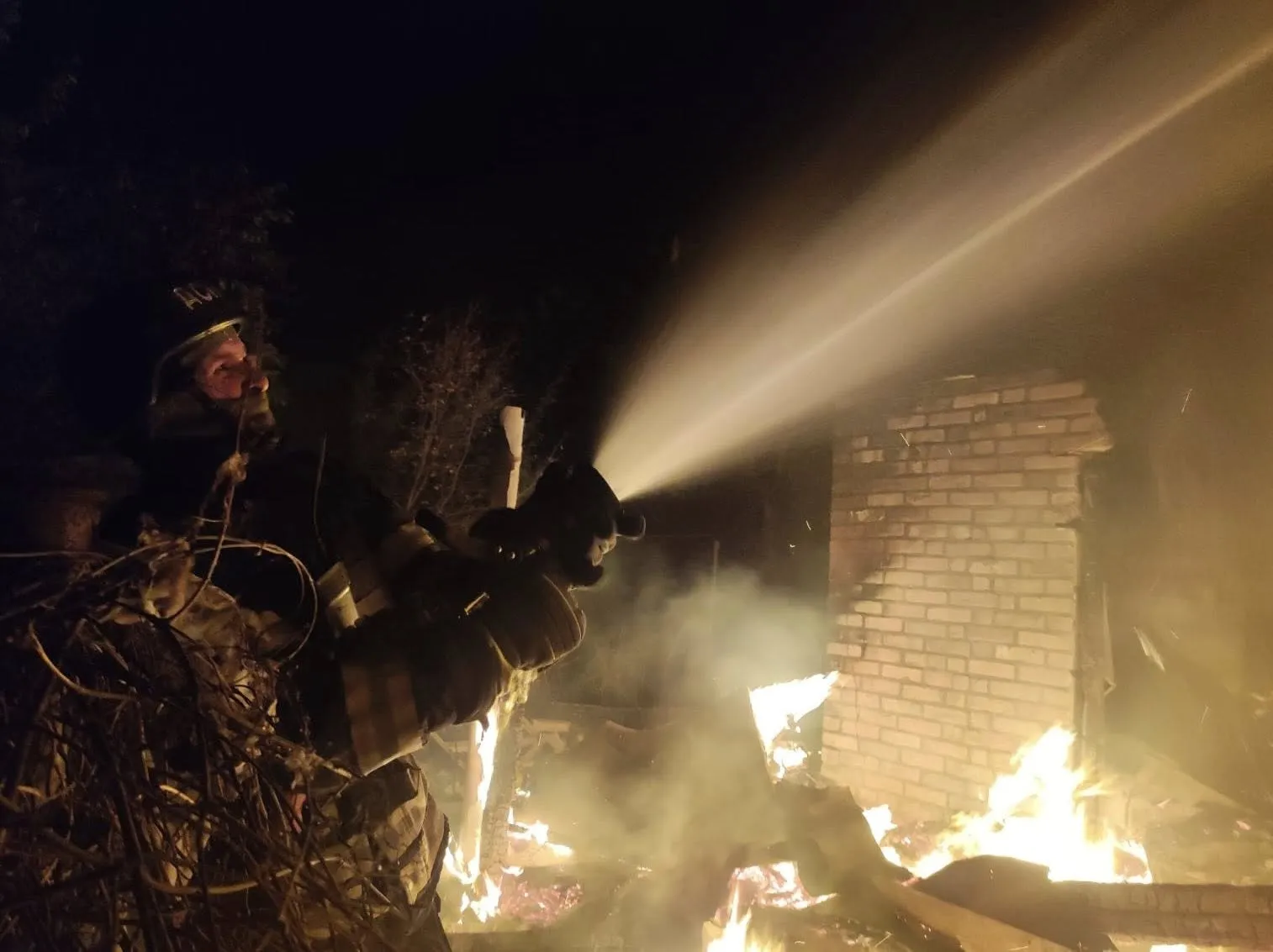 росія вночі атакувала два райони Дніпропетровщини: пошкоджені будівлі та інфраструктура