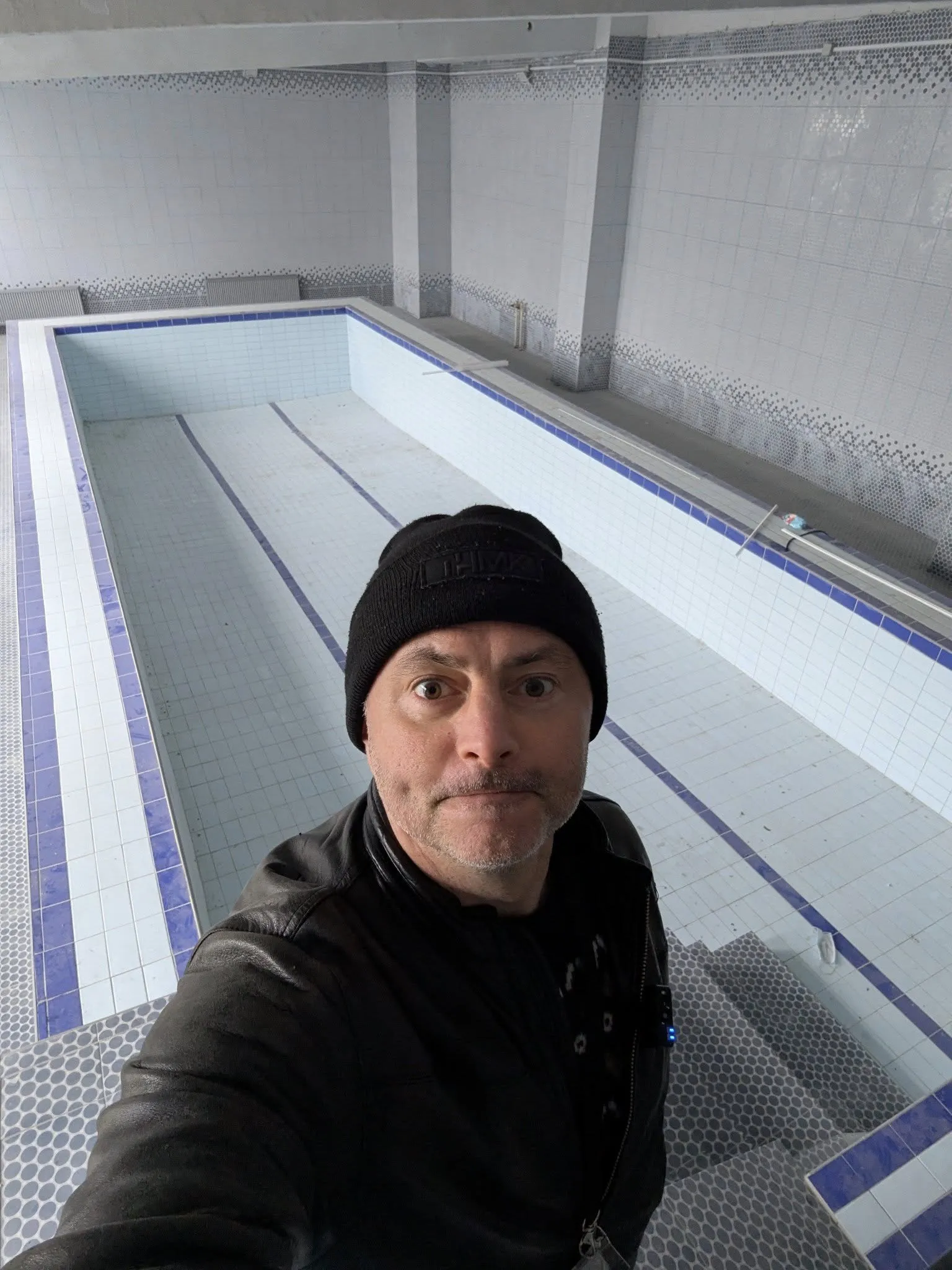 Поліклініка на Лісовій стоїть пошкоджена вже третій рік після смертельного удару росіян