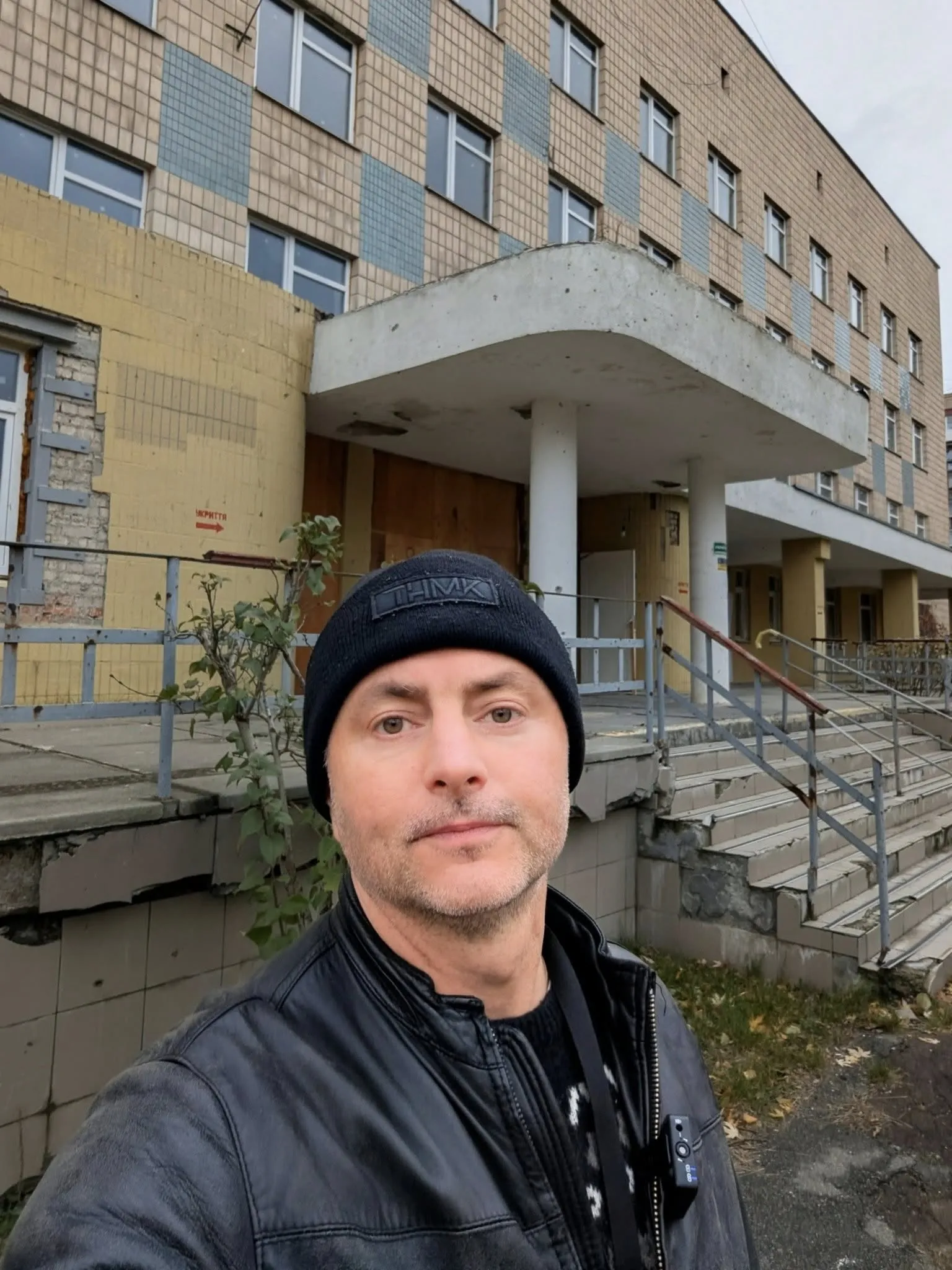 Поліклініка на Лісовій стоїть пошкоджена вже третій рік після смертельного удару росіян