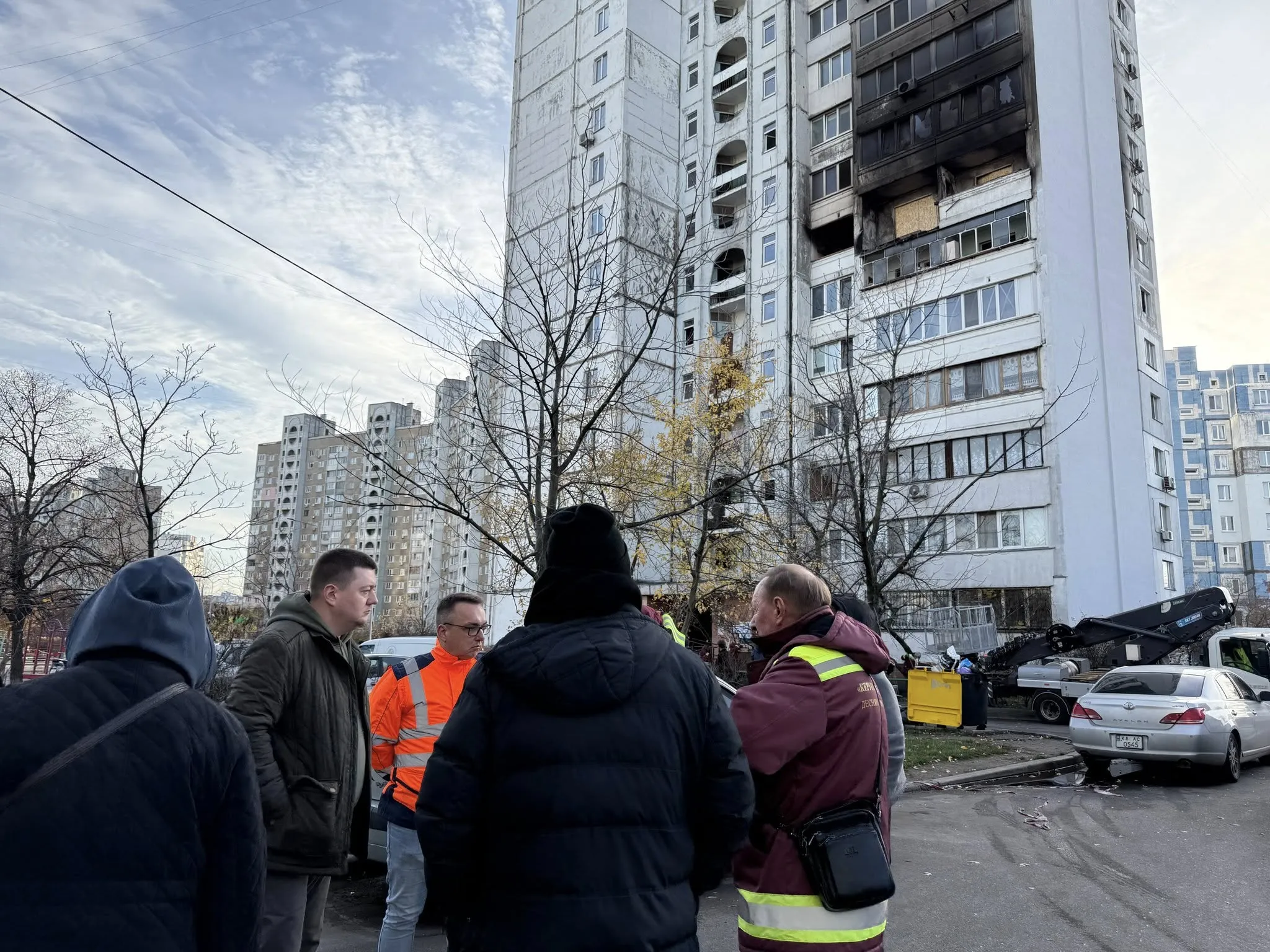 У будинку на Троєщині, де загинули шість люде,й. відновили електро та водопостачання