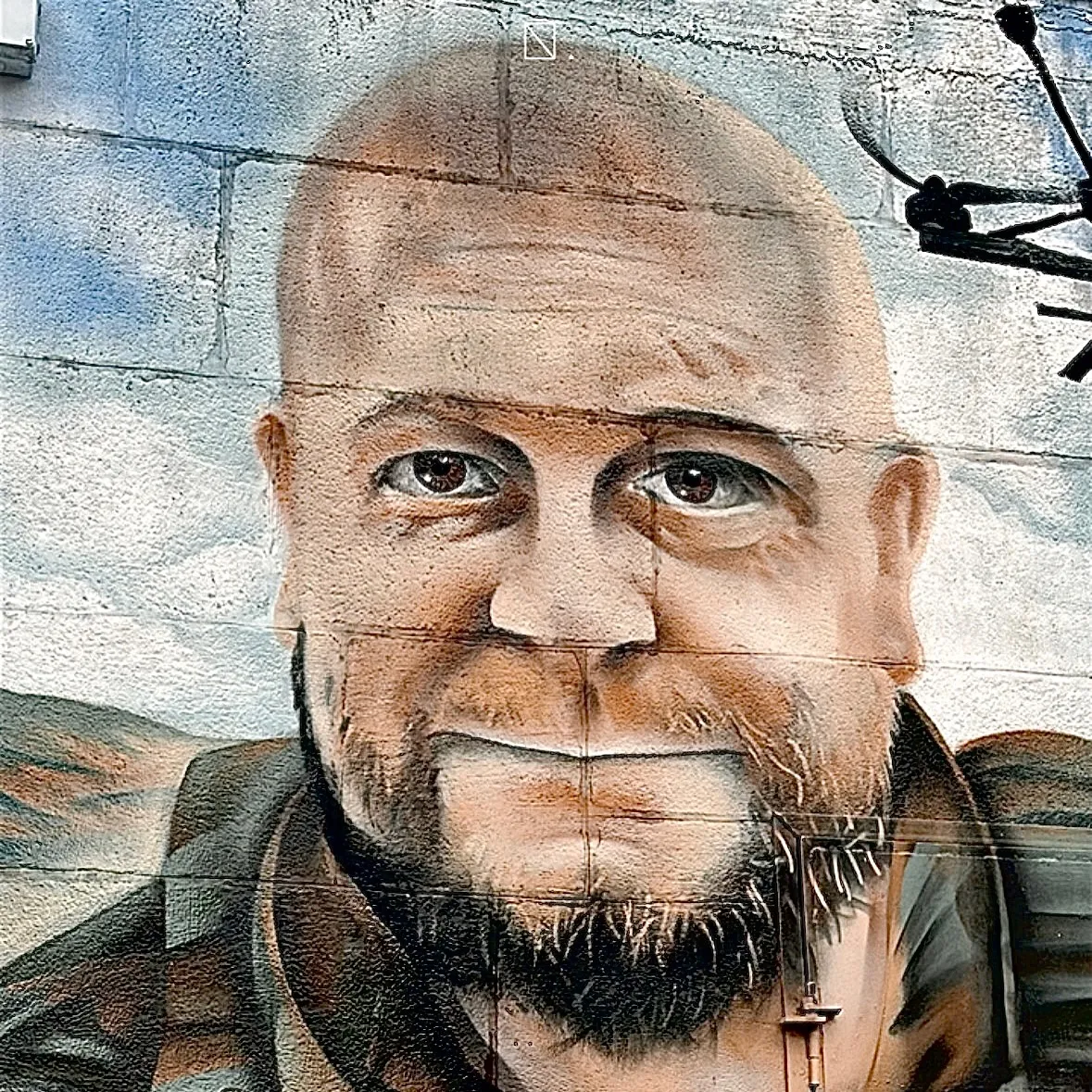 У Києві намалювали мурал на честь загиблого захисника, який не змогли створити у Рівному