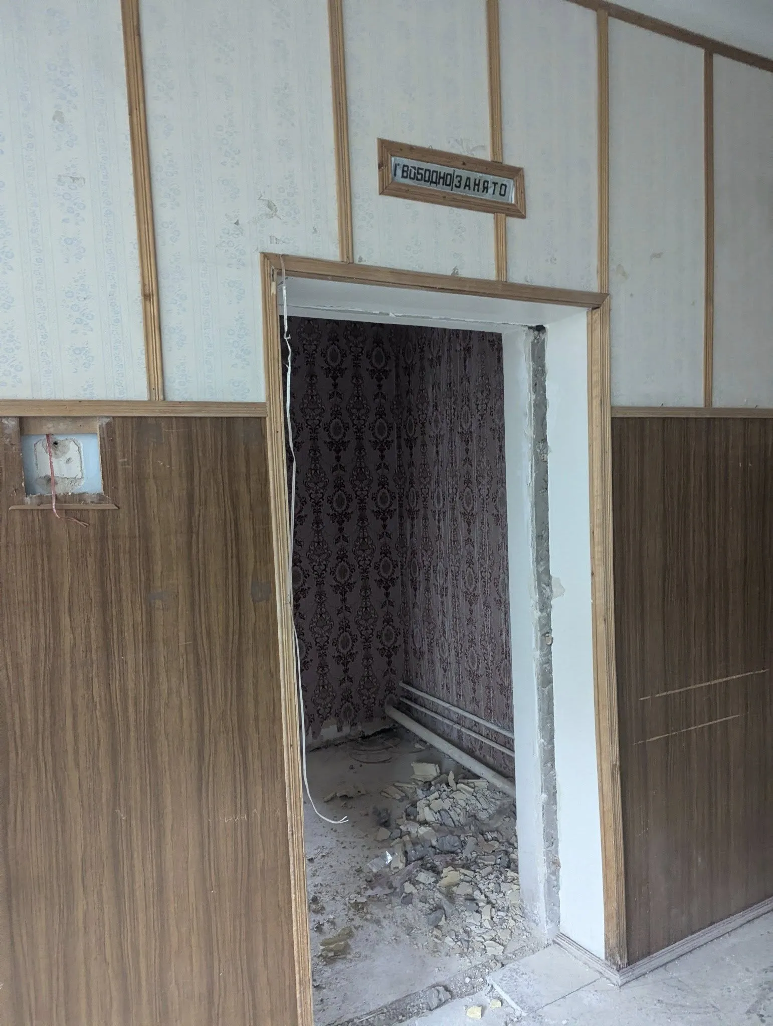 Поліклініка на Лісовій стоїть пошкоджена вже третій рік після смертельного удару росіян