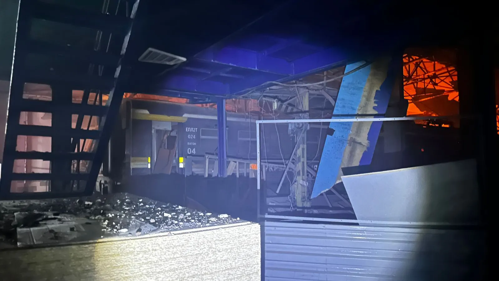 Ранкові поїзди DniproExpress вийшли на маршрут попри зруйноване депо у Дніпрі