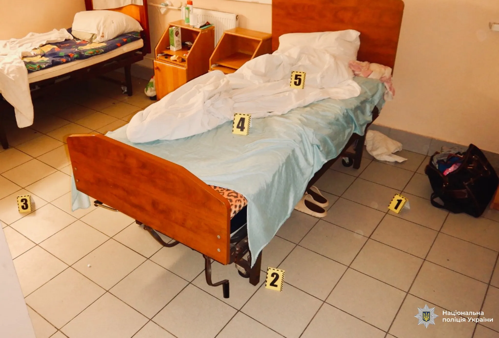 Фото: Пацієнт в Івано-Франківську влаштував стрілянину в лікарні, є поранений