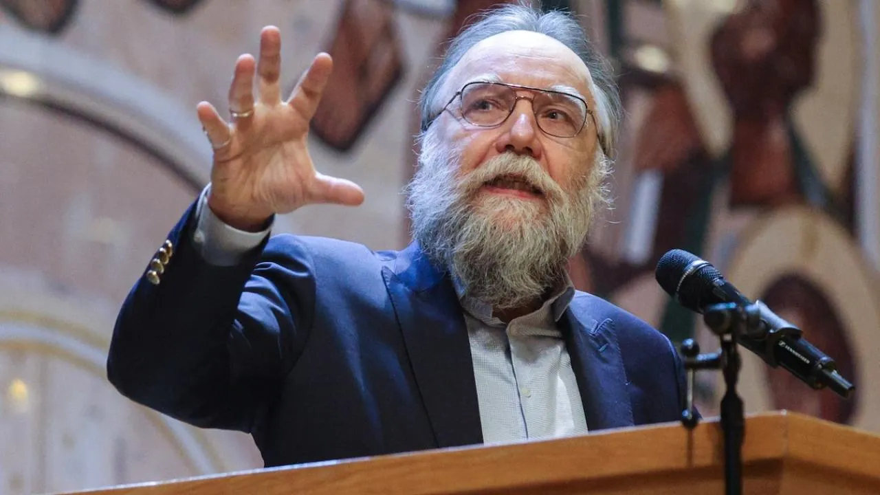 Дугін налякав росіян кінцем світу та закликав терміново хреститися