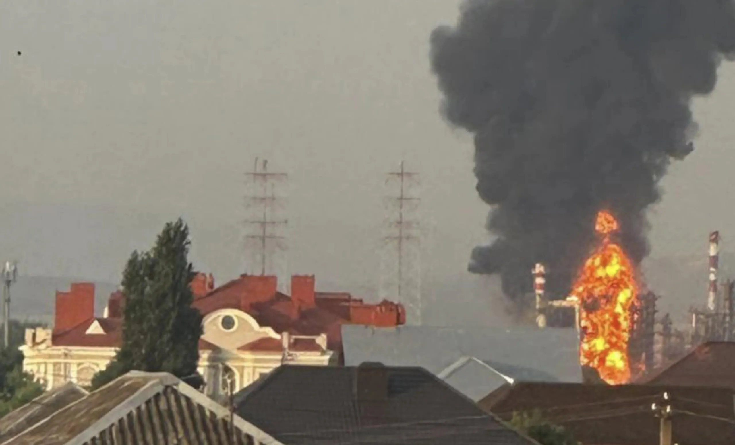 Дрони вдарили по нафтобазах та хімзаводу в росії