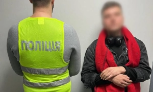 Поліція затримала київського рашиста, який напав на волонтерку