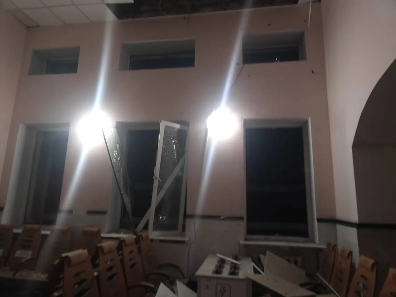 Фото: Вокзал у П'ятихатках пошкоджено внаслідок атаки дронів рф