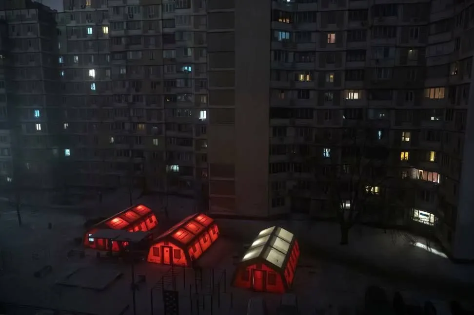 Ющенко показав вогні незламності Троєщини в темряві