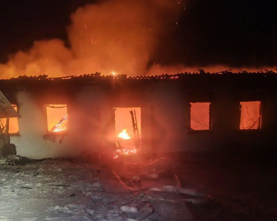 Фото: Ворог атакував дронами та влучив у цивільну інфраструктуру Чернігівщини