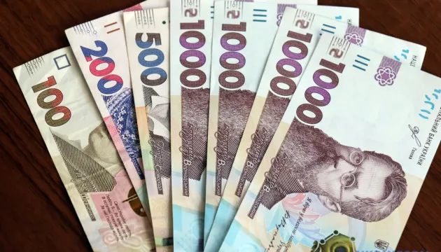 Курс валют на 9 лютого: долар та євро офіційно подешевшали