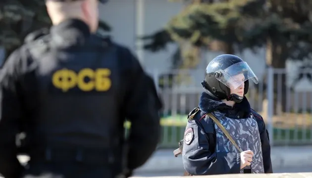 Росія видворяє співробітника посольства Британії за «шпигунство»