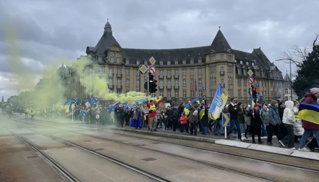 Люксембург підтримав Україну масштабним маршем солідарності до роковин вторгнення рф