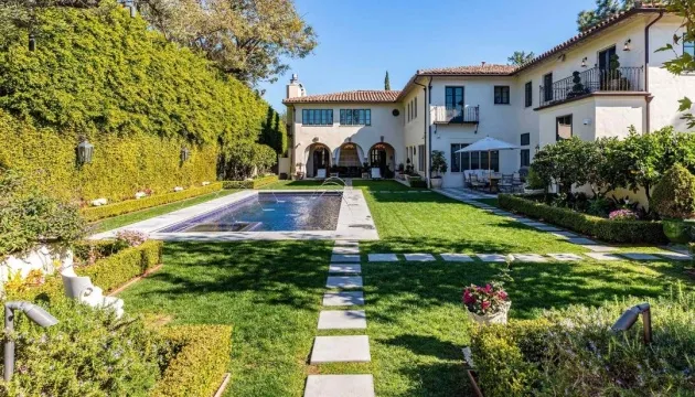 Дружина Оззі Осборна виставила на продаж сімейний будинок — People