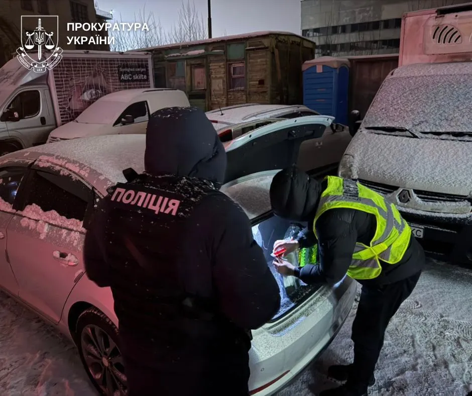 У Києві затримали батька та сина за організацію схеми незаконного виїзду за кордон