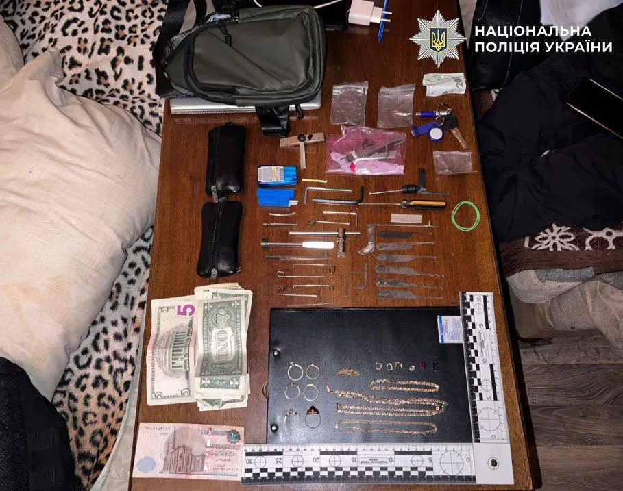У Києві поліція затримала іноземця під час пограбування квартири