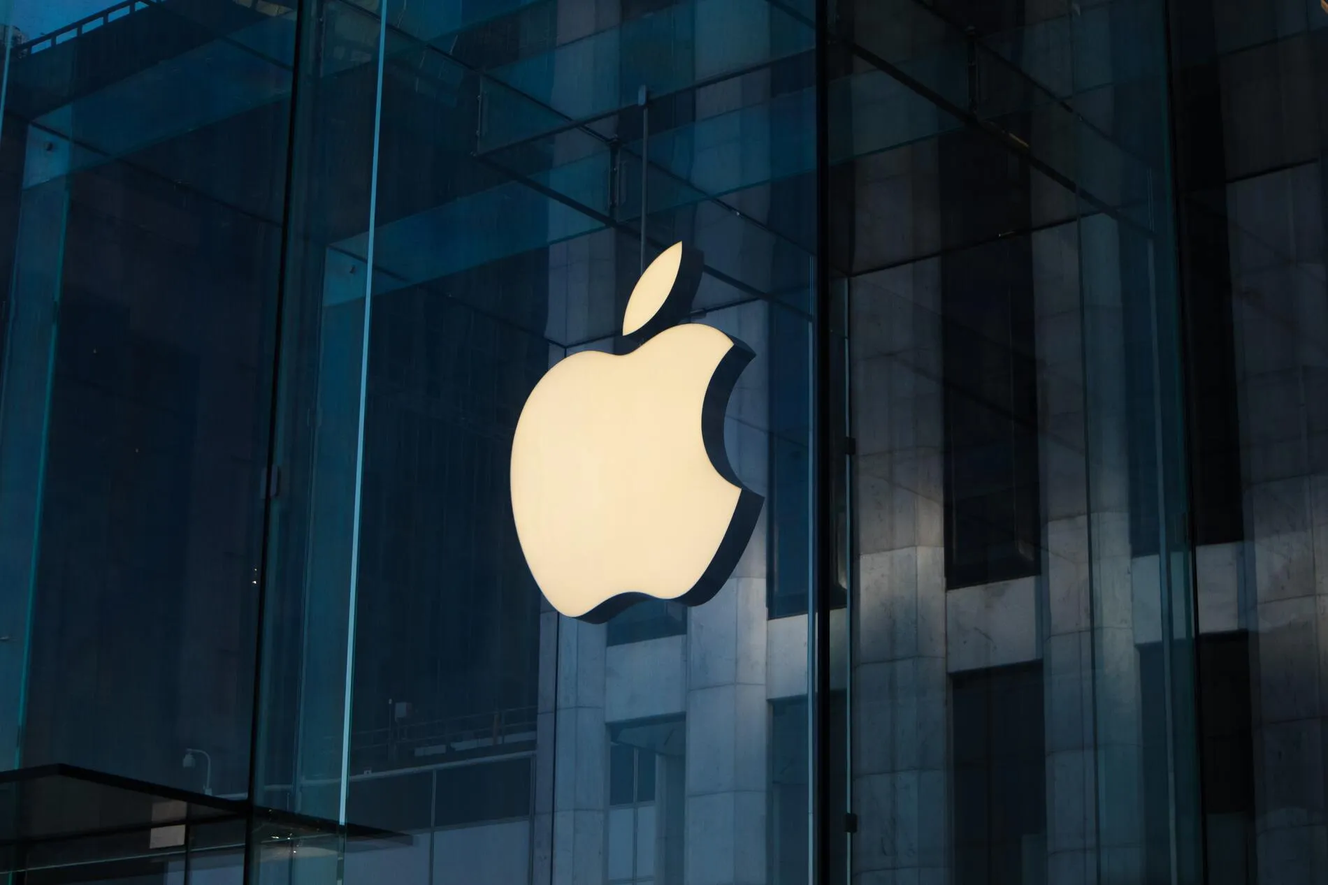 Apple повысит цены на продукцию из-за дефицита микросхем памяти — WSJ