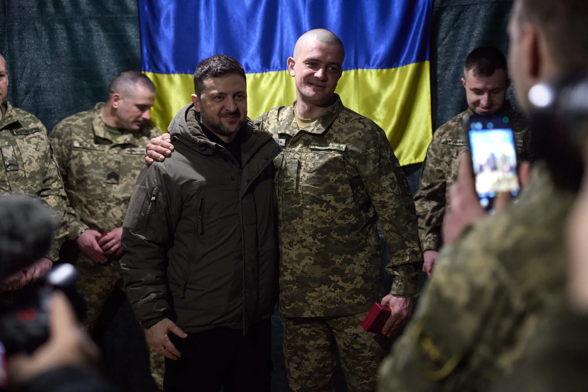 Фото: Зеленський нагородив захисників на пункті управління у Дружківці