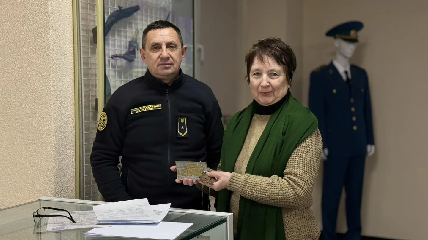 Київські митники передали Музею мистецтв унікальні старообрядницькі реліквії