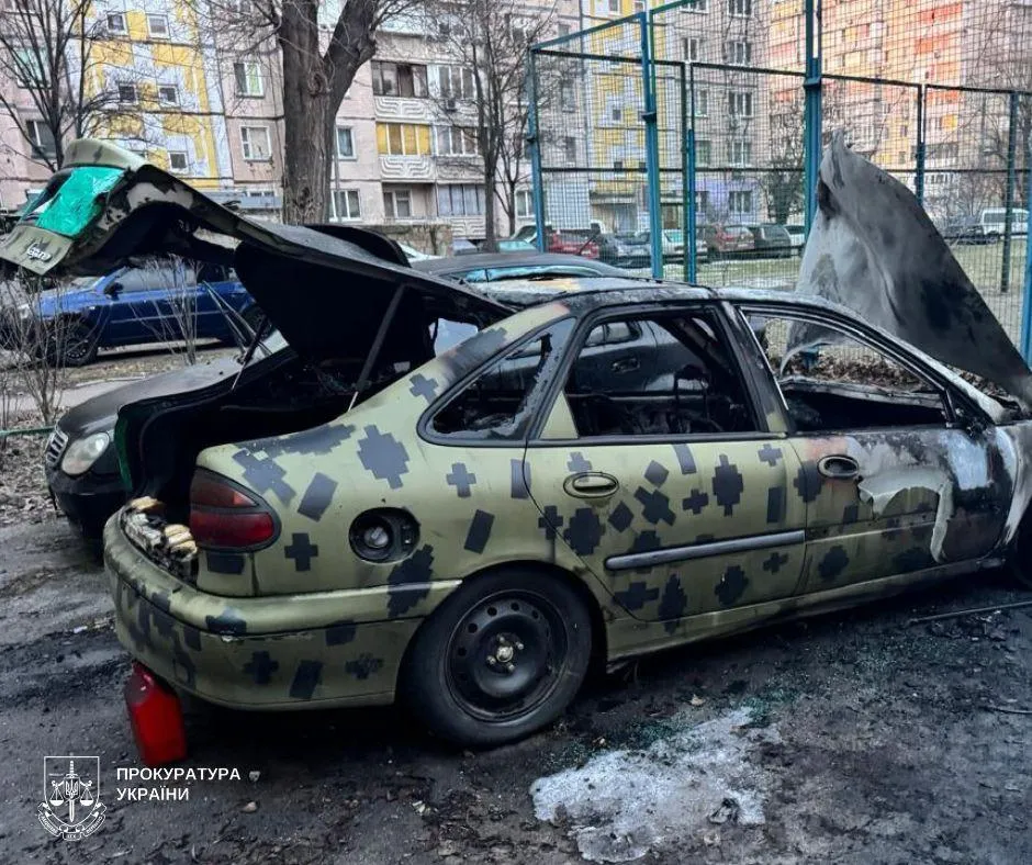 У Києві викрили групу паліїв, які знищували автомобілі військових на замовлення рф