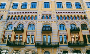 Фото: с Крещатика убрали логотипы «Газпрома»