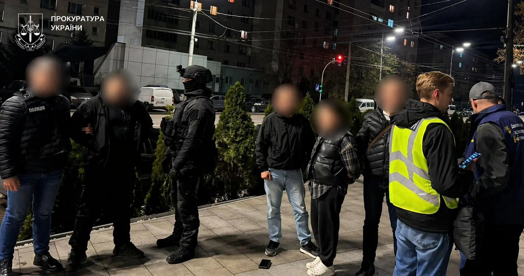 У столиці затримали аферистів, які вимагали $20 тис за звільнення чоловіка з ТЦК