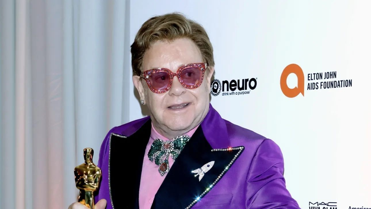 Елтон Джон перетворив колінні чашечки на ювелірні прикраси — Mirror