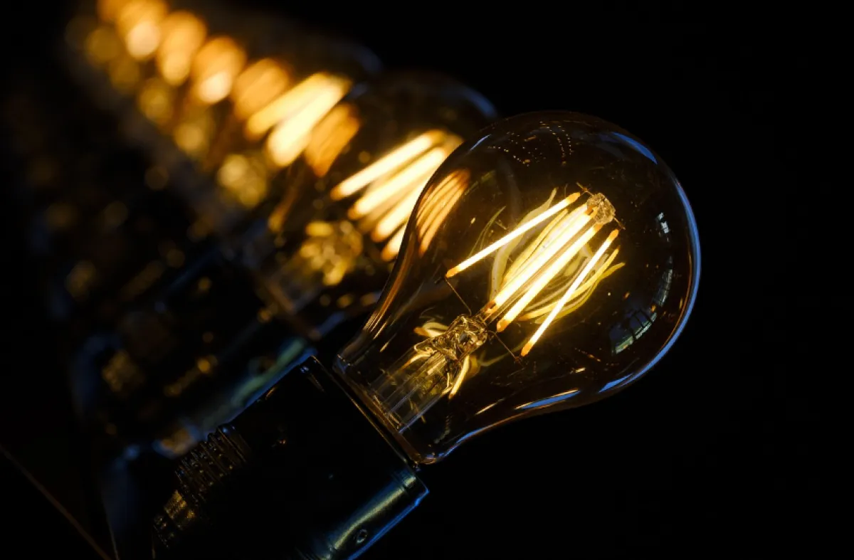 Напруга в енергомережі Полтавщини знижена через критичну ситуацію в енергосистемі України