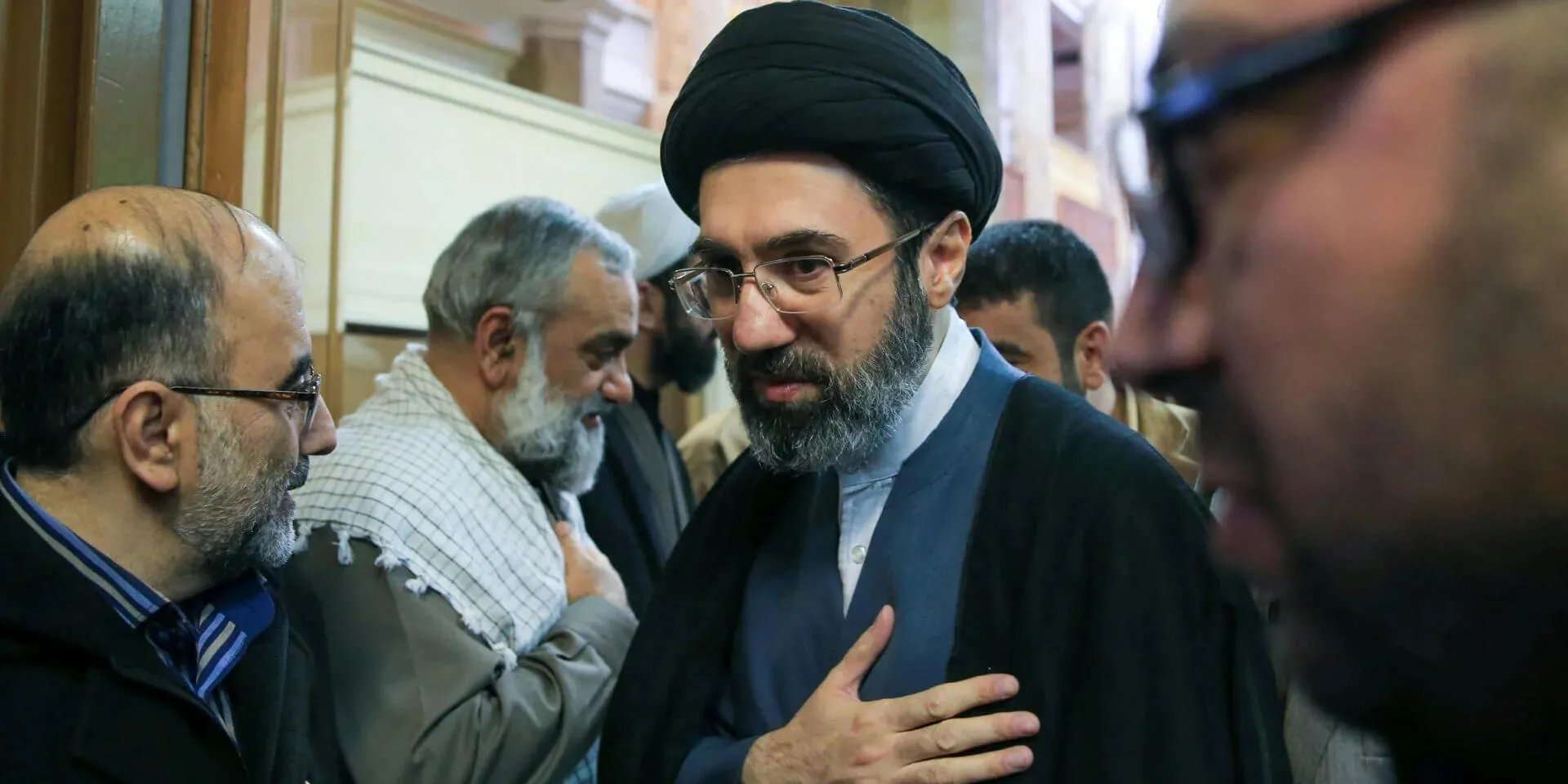 Нового верховного лідера Ірану народ знає лише з зображень, створених ШІ