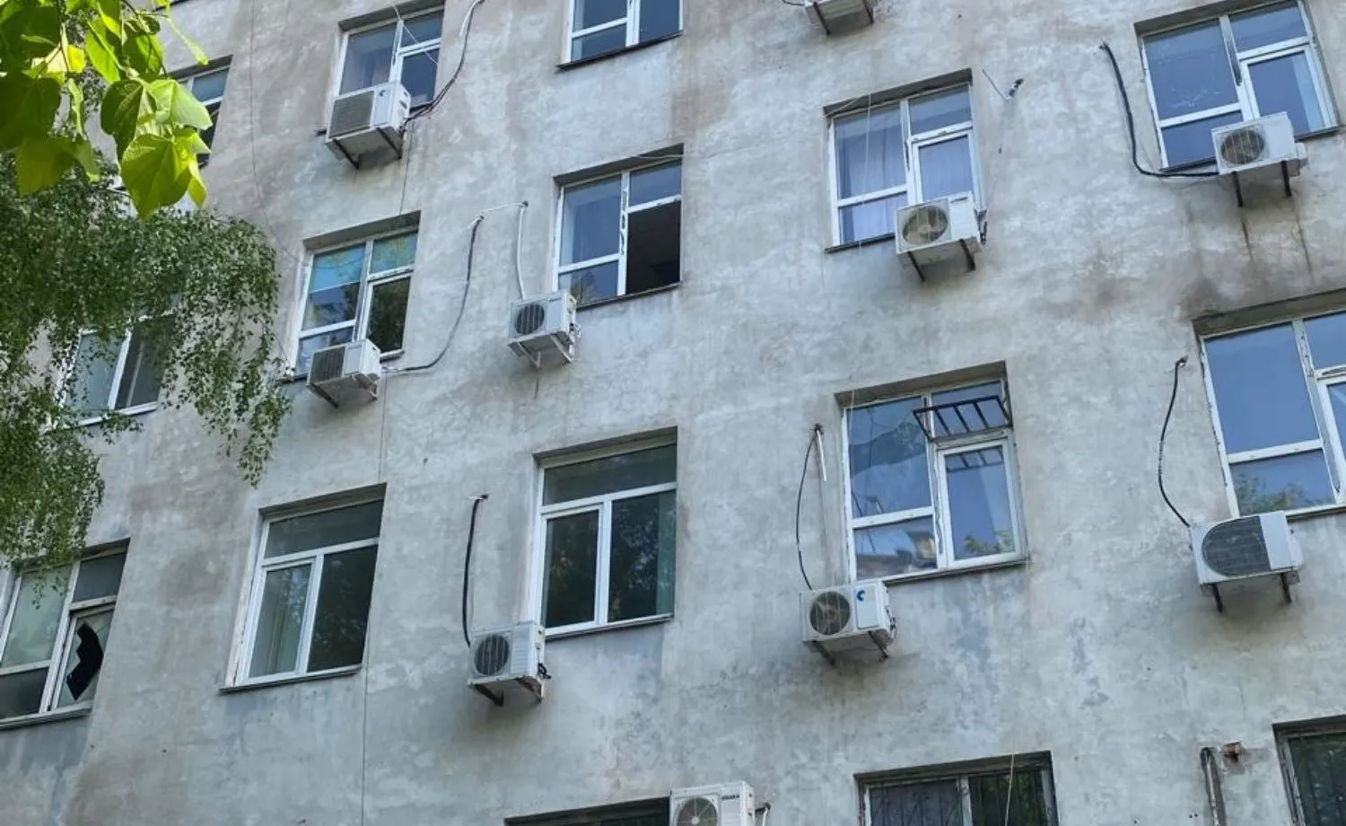 У Дніпрі через російську атаку пошкоджена будівля податкової