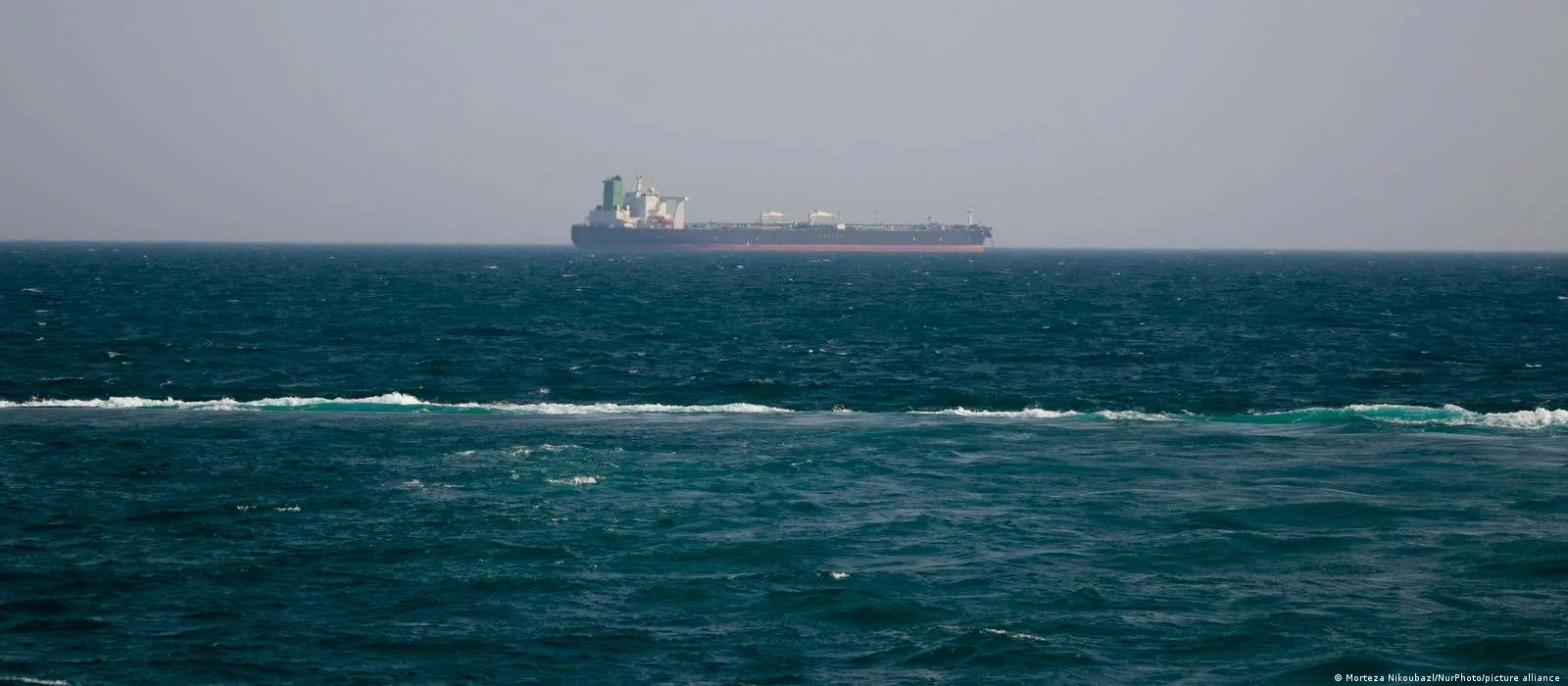 Велика Британія готує план розблокування Ормузької протоки через загрозу мінування