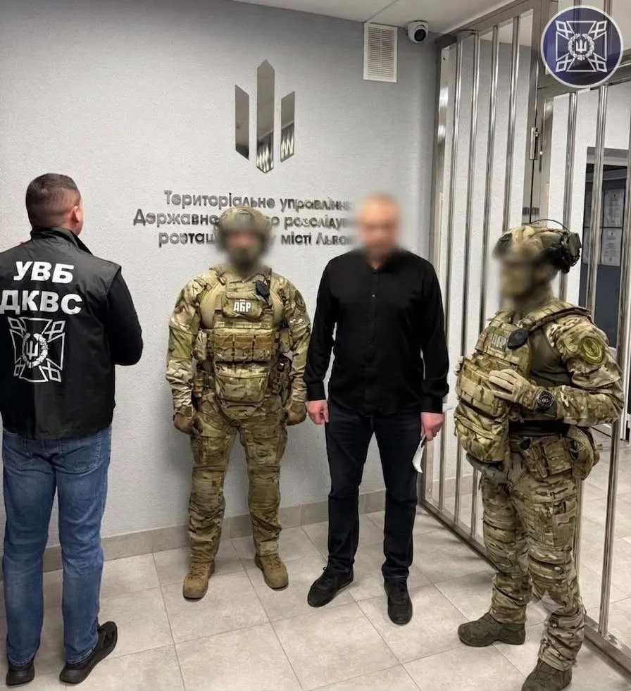 Three officials at a Transcarpathian prison have been charged in connection with a large-scale food theft