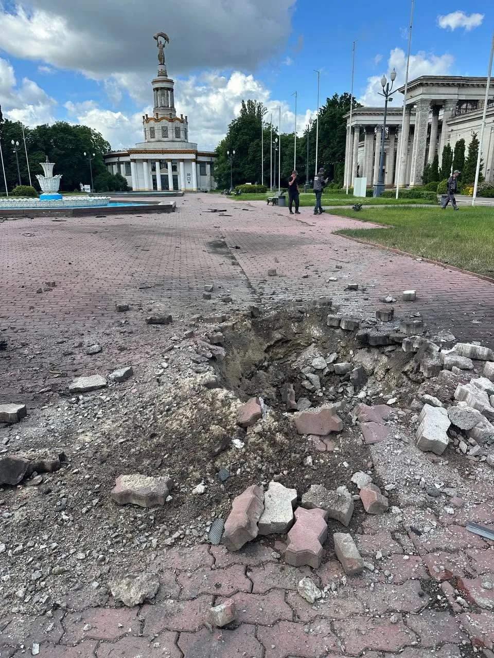 На ВДНГ показали пошкодження після російського удару по Києву
