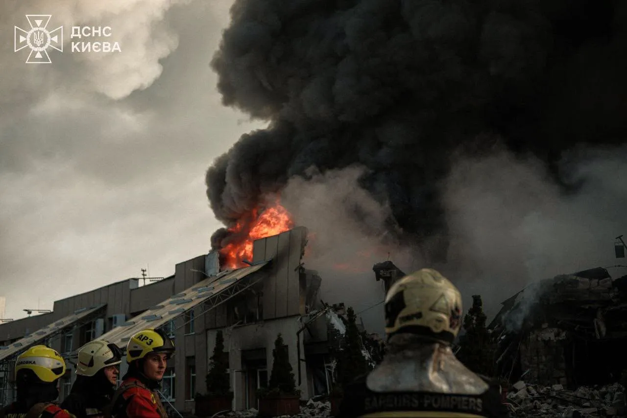 Фото: Число погибших в Киеве в результате массированного вражеского удара возросло до 17 человек