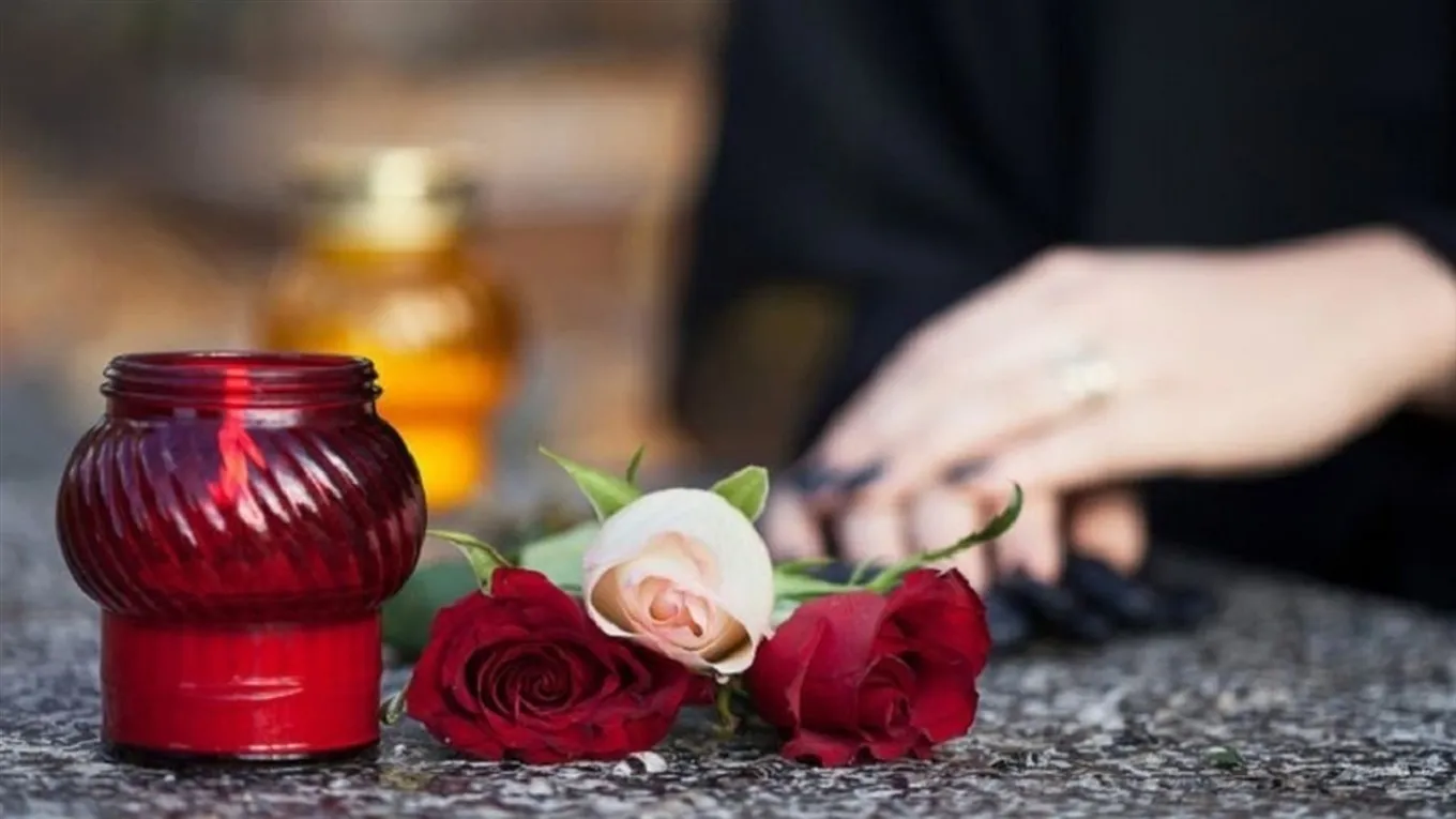 КМДА закликає киян відмовитися від пластикових квітів на кладовищах