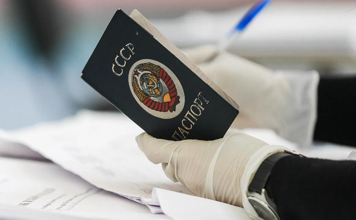 The Russian FSB has accused an elderly woman of terrorism for opposing the collapse of the Soviet Union