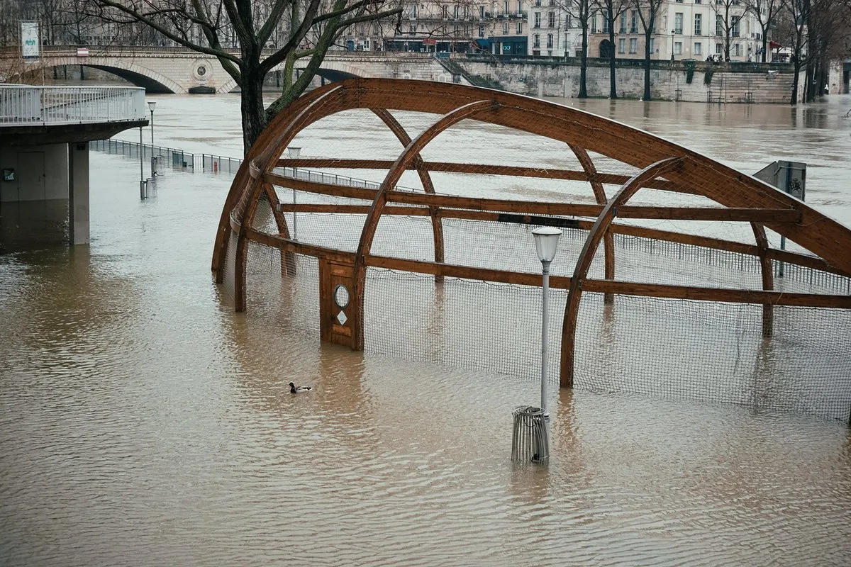 На півдні Франції евакуюють людей через сильні зливи — Euronews