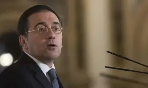 Лукашенко распорядился закрыть бастующие заводы и привел армию в полную боеготовность