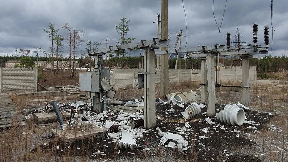Обстріли залишили частину Донеччини без світла і води