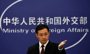 Безос намагається відтиснути в опального Маска частину місячних контрактів – WSJ